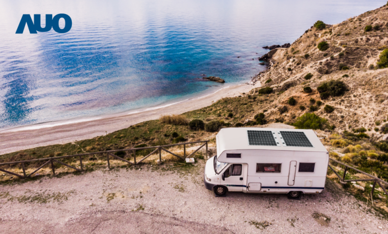 「可撓輕量化太陽光電板SunCurva」使用輕量特殊耐候型複合板取代傳統太陽能板的玻璃前板，不僅降低70%重量，每米平方僅3Kg；具有抗衝擊性能及通過電磁相容性測試，可應用於交通運輸工具，如露營車、遊艇等